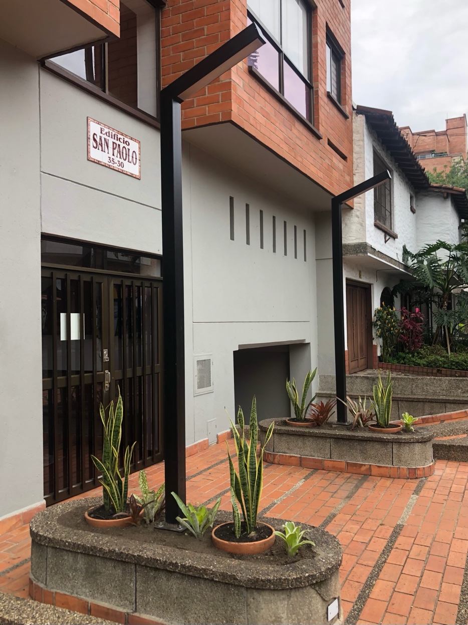 Edificio San Paolo — building entrance in Laureles Medellín