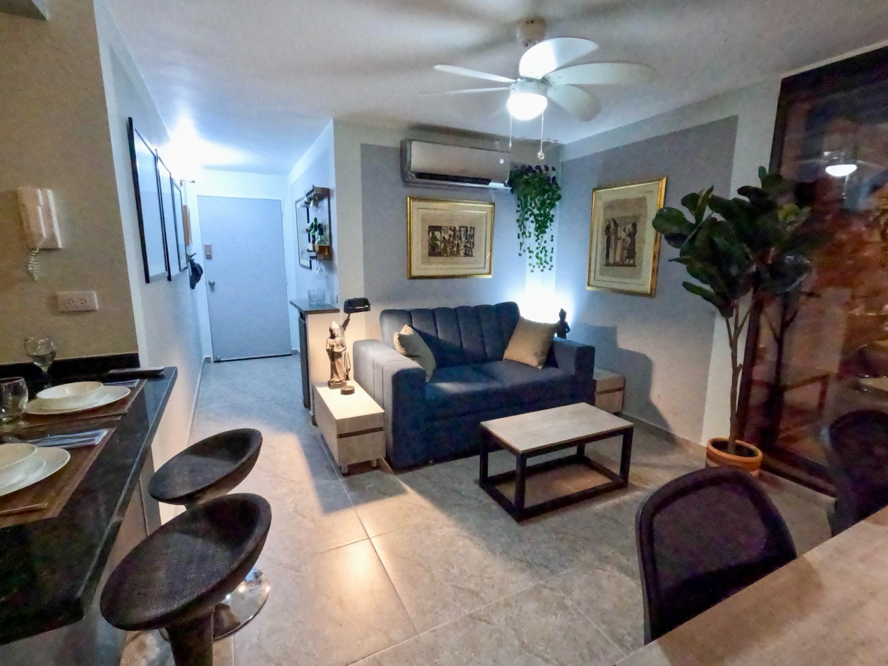 Living room full overview at Oasis Laureles